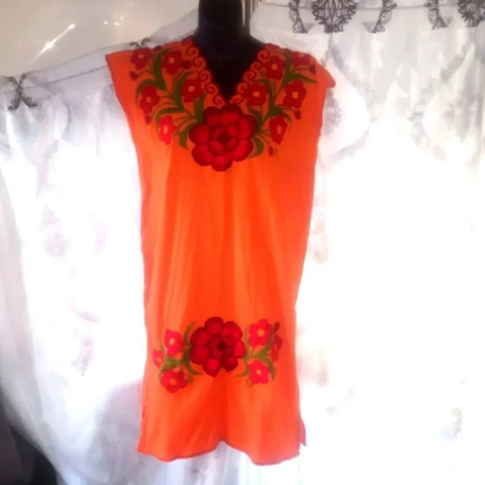 Mexican embroidery dress size small ( Hang )